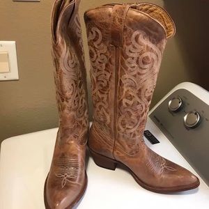 Shyanne Woman’s Boots Size 8 1/2 brand new!